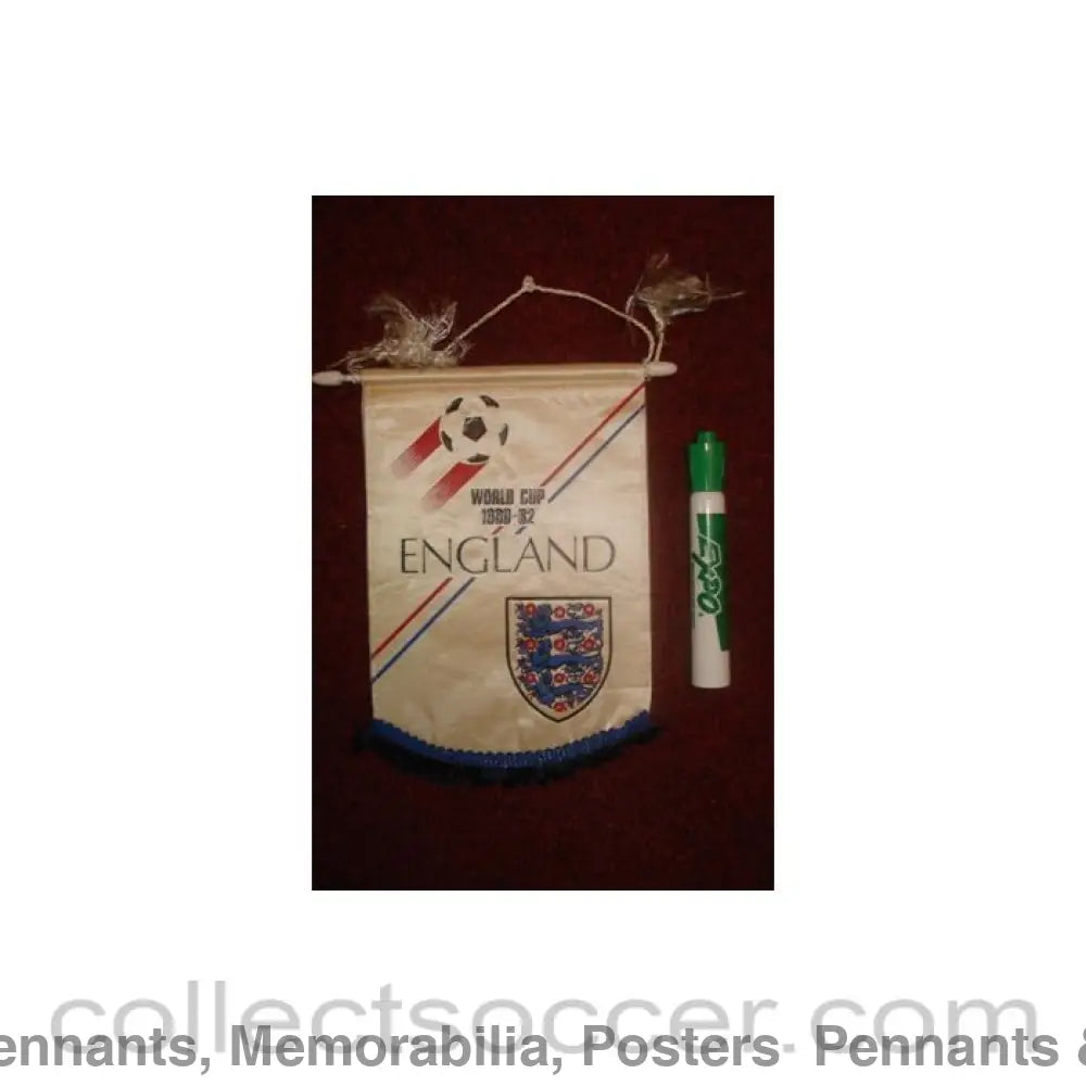 1980 - England - World Cup 1980-1982 - Pennant once property of the football referee Neil Midgley
