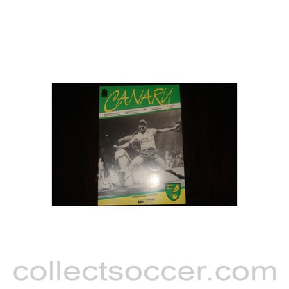 1985 - Norwich City v Manchester United official programme 11/12/1985 Screen Sport Super Cup