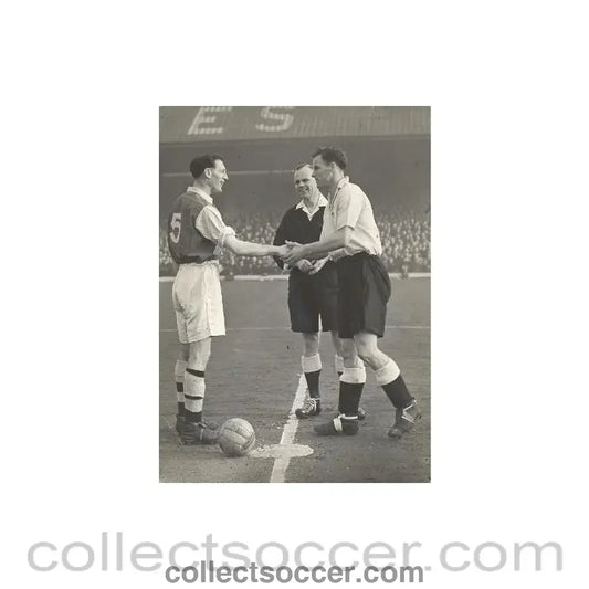 1935 - Arsenal v Portsmouth 14/09/1935 photograph