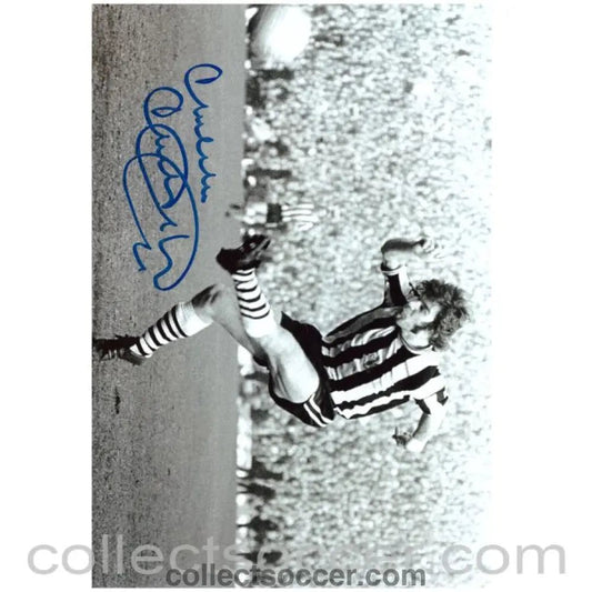 1974 - Newcastle United - Malcolm MacDonald Original Autographed Photo - Collect Soccer