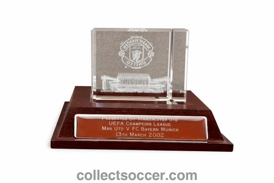 2002 Manchester United Presentation given to players before the match v Bayern Munich