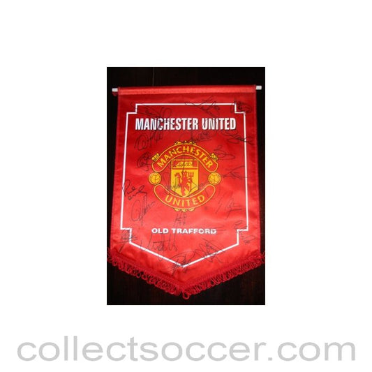 Manchester United Fully Signed large Pennant, 41 x 29 cm
